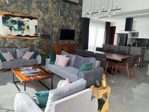 Una Smart TV, libros