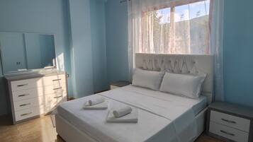 3 habitaciones, tabla de planchar con plancha y wifi