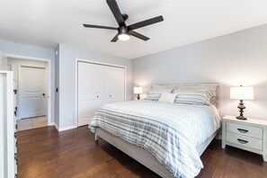 2 chambres, fer et planche à repasser, lit parapluie, Wi-Fi gratuit