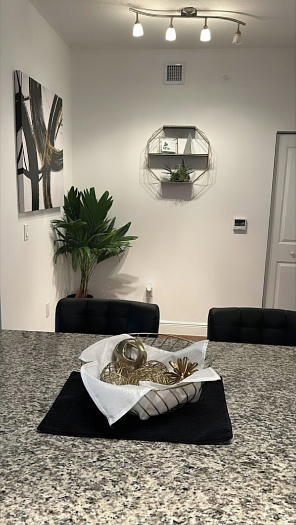 Interior - Charming 1-bedroom apartment in lovely West Palm Beach with AC, WiFi (West Palm Beach)