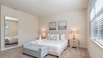 4 slaapkamers, een strijkplank/strijkijzer, reisbedje, gratis wifi