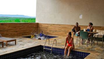 4 piscinas externas, espreguiçadeiras