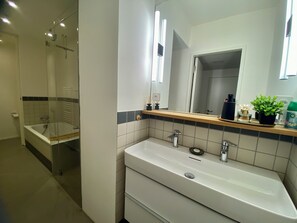 風筒、提供毛巾、番梘、洗頭水