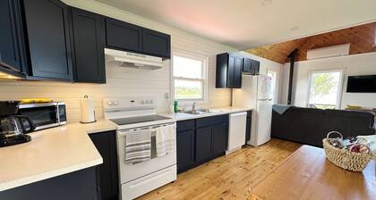 Brackley Rose- Charming Water Front Cottage In Brackley, Minutes To Beaches