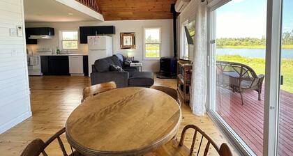 Brackley Rose- Charming Water Front Cottage In Brackley, Minutes To Beaches