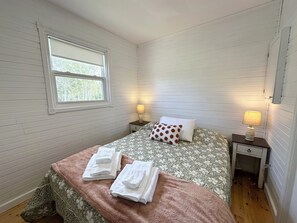 4 habitaciones, escritorio, tabla de planchar con plancha y wifi 