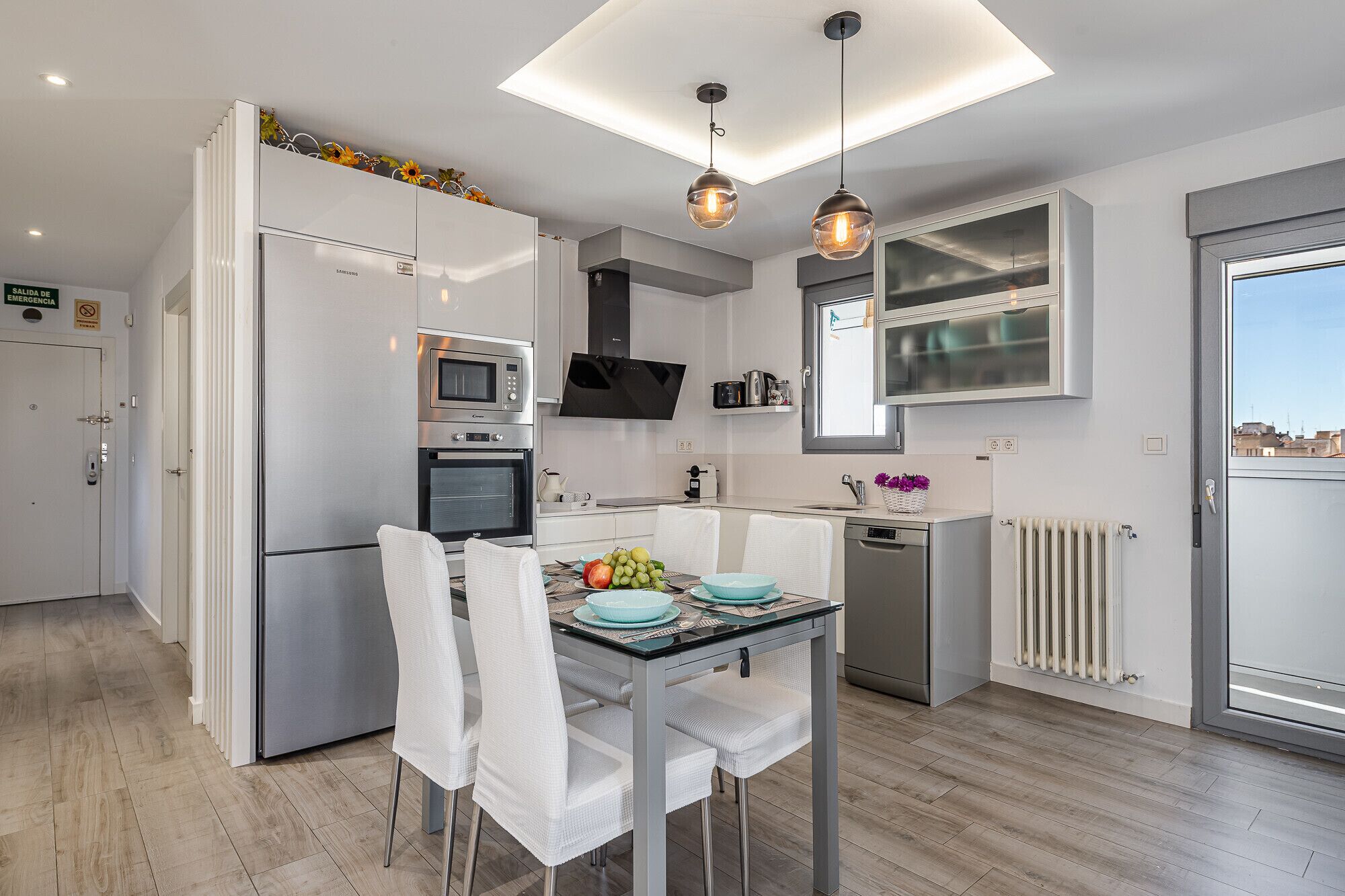 Refrigerador, microondas, horno y lavavajillas 