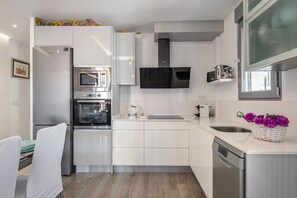 Refrigerador, microondas, horno y lavavajillas 