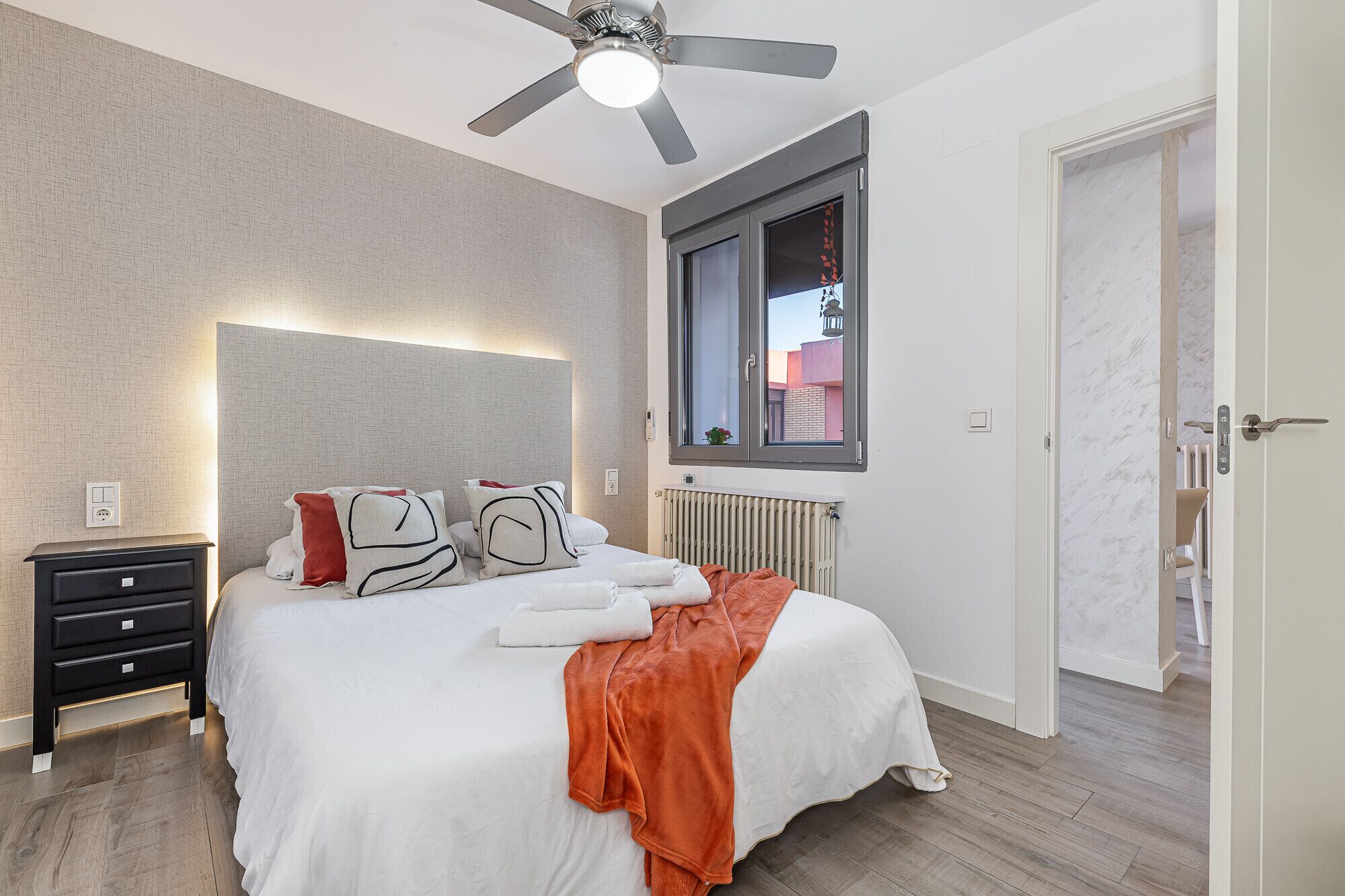 2 soverom, strykejern/-brett og wi-fi (inkludert)