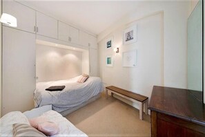 2 bedrooms, iron/ironing board, free WiFi, bed sheets - Spacious 2 bed in Pimlico (London)