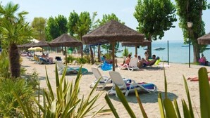Beach - Family Apartment in Bardolino Resort (Cisano di Bardolino)