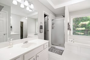 Shower, hair dryer, towels, soap - Relaxing House Close Six Fiag/ 21 Miles to Airport (Mableton)