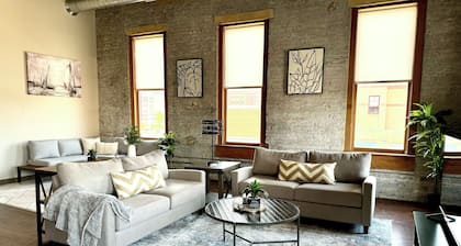 The Bellevue in Canal Park, NEW- Charming loft in the heart of Canal Park