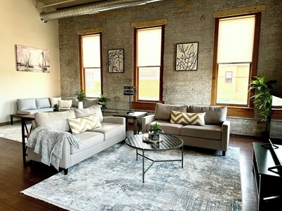 The Bellevue in Canal Park, NEW- Charming loft in the heart of Canal Park
