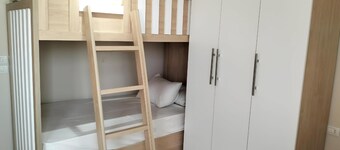 2 Bed Chalet Sleeps 4 Free Parking & Balcony