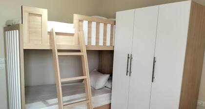 2 Bed Chalet Sleeps 4 Free Parking & Balcony