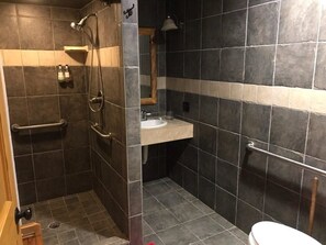 淋浴設備、風筒、提供毛巾