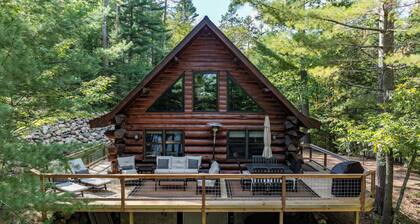 Hot Tub_Waterfront_King Beds_Fast WiFi_Cozy Log Cabin in Eagle River