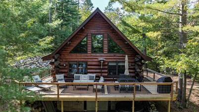 Hot Tub_Waterfront_King Beds_Fast WiFi_Cozy Log Cabin in Eagle River