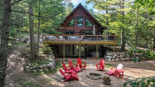 Hot Tub_Waterfront_King Beds_Fast WiFi_Cozy Log Cabin in Eagle River