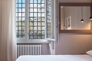 3 bedrooms, in-room safe, iron/ironing board, travel crib - Elegant, New, Spacious 3Bedroom Home Between Vatican, Piazza Navona & Trastevere (Roma)
