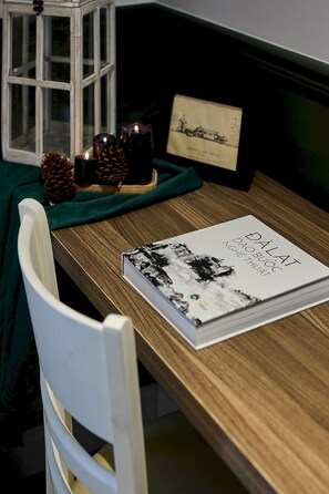 Deluxe Double Room, City View | Desk, blackout drapes, iron/ironing board, free WiFi - De' Bliss House (Da Lat)