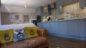 Unclassified image, 3 of 46, button - Royal Oak Retreat - Sleeps 6, Pub & Pet Friendly (Lewes)