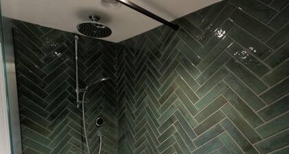 Royal Oak Retreat 2-bed - Sleeps 6 & Pet Friendly