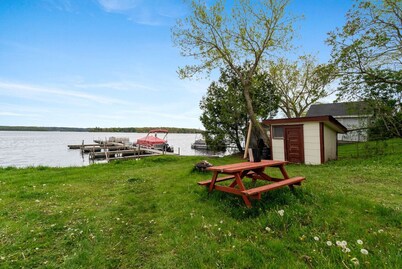 Relaxing Lakefront Cabin