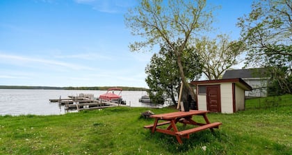 Relaxing Lakefront Cabin
