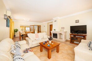 TV, fireplace - Villa Santa Maria - Three Bedroom Villa, Sleeps 7 (Albufeira)
