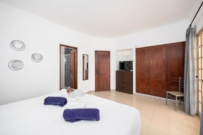 4 chambres, fer et planche Ă repasser, Wi-Fi, draps fournis