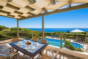 Outdoor dining - Villa Penelope Sea View (Argostoli)