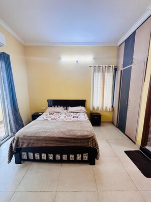 4 bedrooms, free WiFi