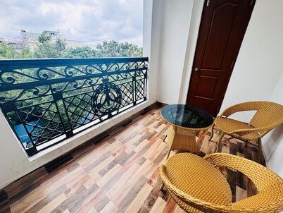 Central Retreat 4 BHK Full Furnished Luxury Apartment with AC in Hyderabad