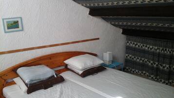 5 bedrooms, free WiFi, bed sheets