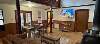 NEW HOT TUB Pet-Friendly Getaway with Room to Roam and CLOSE to Ski Apache