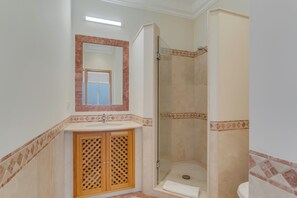 Hair dryer, towels - Villa Eve Palheiro Village (Funchal)