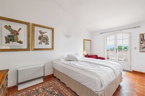 5 quartos, ferros/tábuas de passar roupa, Wi-Fi, roupa de cama