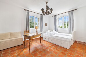 5 Schlafzimmer, Bügeleisen/Bügelbrett, WLAN, Bettwäsche