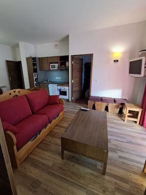 Télévision, table de tennis de table