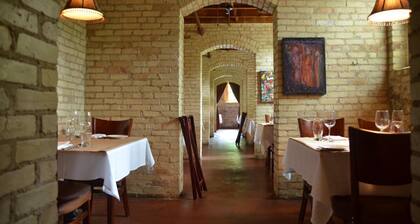 NEW - The Vino Vista Retreat - A Historical stay in Traverse City, MI