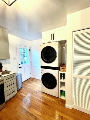 Interior - Coastal meets country in this 3-bedroom house Lexington with AC, WiFi (Lexington)