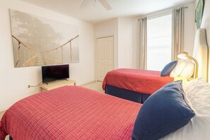 2 slaapkamers, een strijkplank/strijkijzer, internet, beddengoed