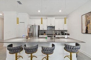 Fridge, microwave, oven, dishwasher - Storey Lake - Private Pool King Bed 4BD/3BA (Kissimmee)