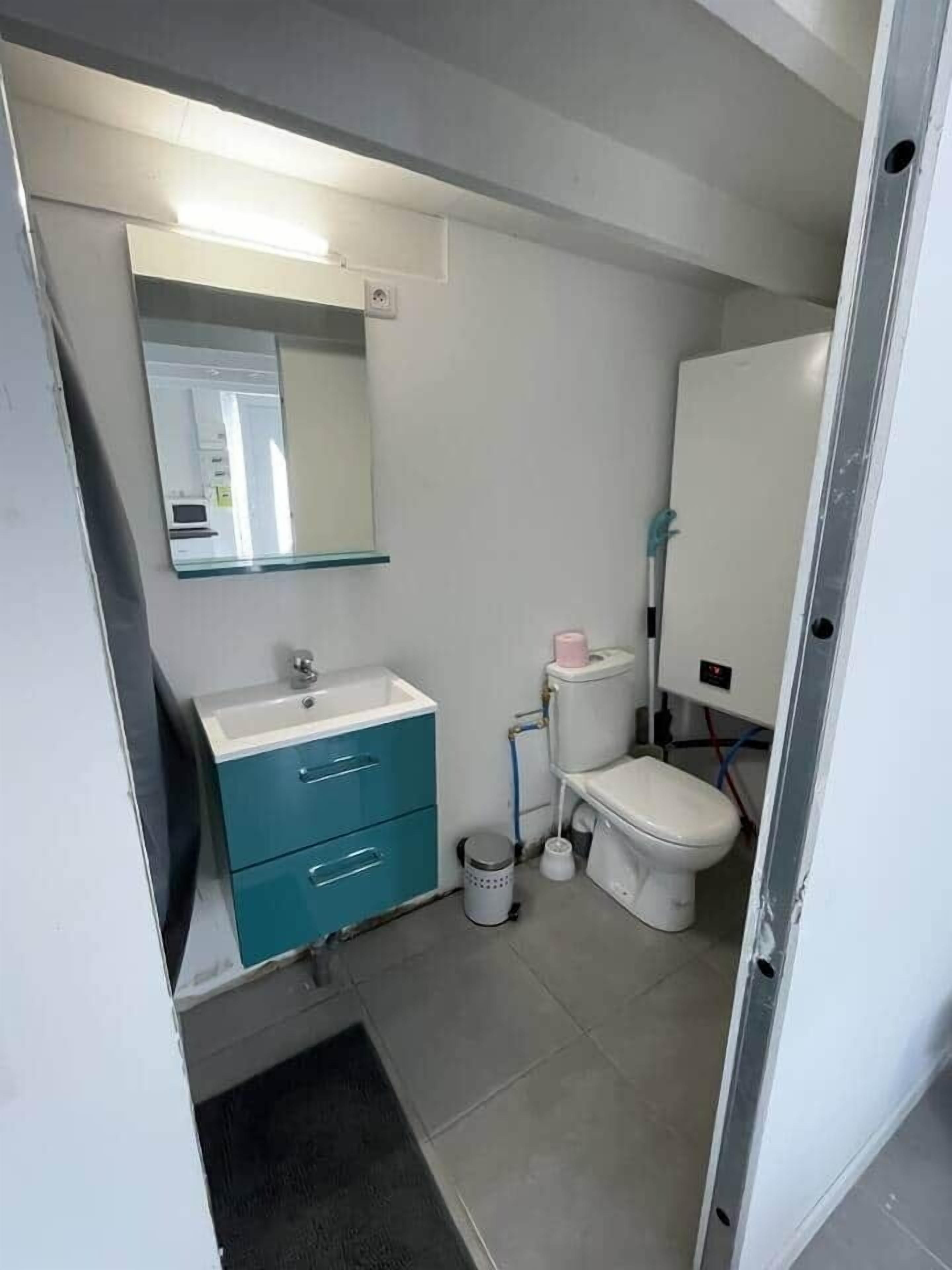 Douche, serviettes fournies