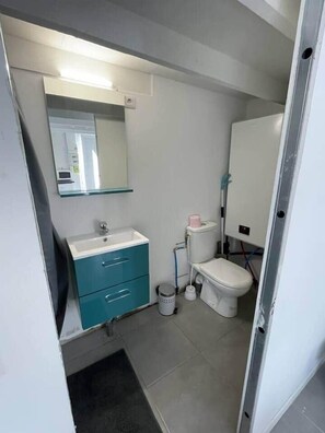 Shower, hair dryer - Cosy downtown studio - ideal location (Challans)