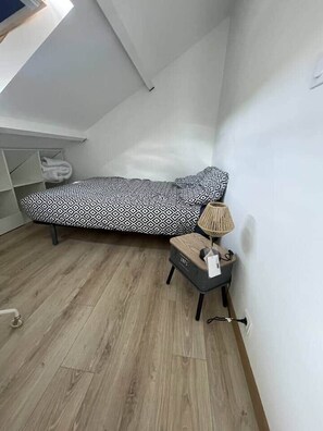 1 bedroom, free WiFi - Cosy downtown studio - ideal location (Challans)