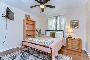2 Schlafzimmer, Schreibtisch, Bügeleisen/Bügelbrett, WLAN