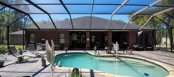 Maxinea's  Hideway is a 6 Bedroom ground level home on 3 Acres in Elberta, AL 